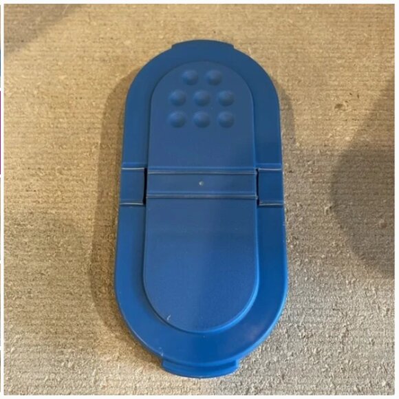 Set of 2 Tupperware 1846 Modular Mates Spice Blue Shakers with Lids Seals - Picture 6 of 15